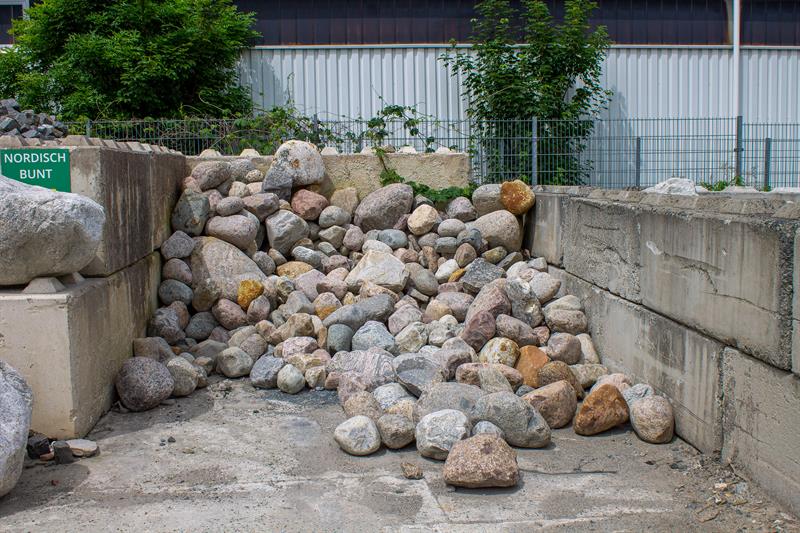 Bachfindlinge Nordisch bunt, rundliche Form Bachfindlinge Nordisch bunt, rundliche Form