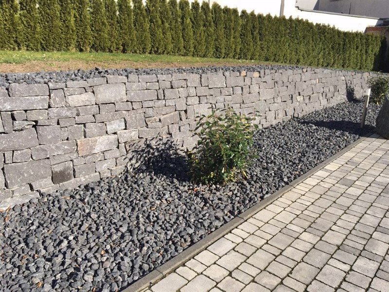 Basalt Mauersteine Herkunft Deutschland - spaltrau  Basalt Mauersteine Herkunft Deutschland - spaltrau