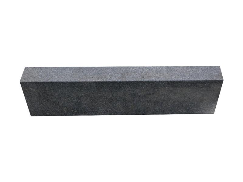 Palisade oder Leistenstein aus Granit dunkelgrau G654, 8 x 20 x 100cm, ALLSEITS GEFLAMMT,