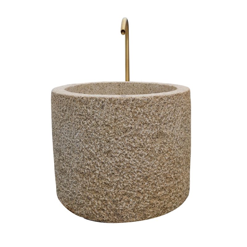 Brunnen aus Granit, rund, gelb, mit Messing-Umlaufsystem