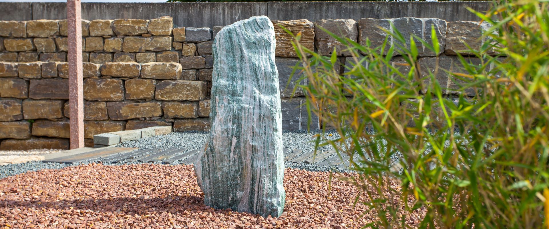 Findlinge & Monolithen – Natürliche Unikate für Garten und Landschaft