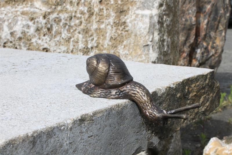 "Schnecke aus Bronzeguß brüniert; nach unten kriechend,klein"