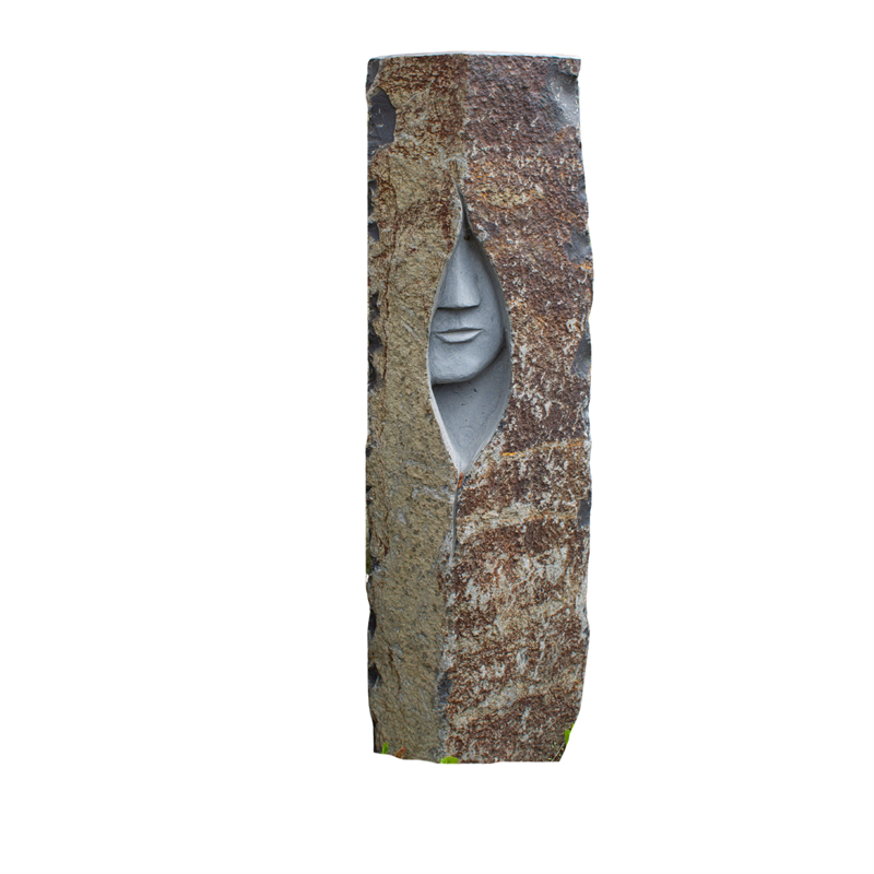 Basalt Quellstein mit Gesicht – Handgearbeitetes Unikat