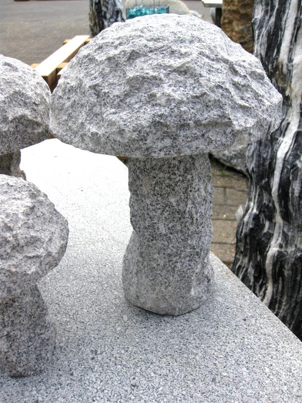Granitfigur Pilz rustikal – Höhe ca. 34 cm