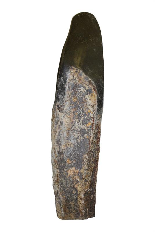 Monolithen aus Basalt mit gerundeten, polierten Köpfen, verschiedene Größen