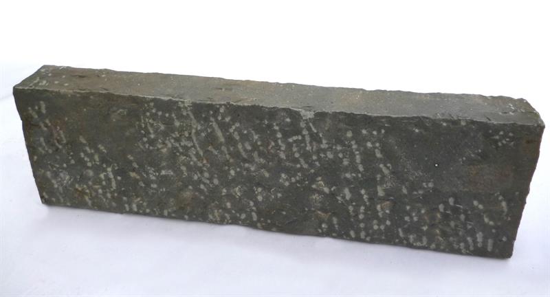 Palisaden aus Basalt QN schwarz, 12x 12x 50cm, handgespalten, ca. 20kg